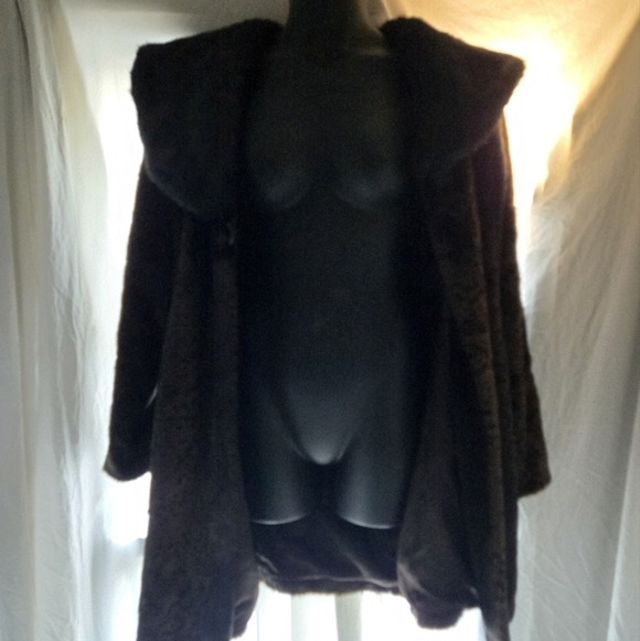Luxurious Faux Fur Coat in Rich Brown NWT - Picture 13 of 15